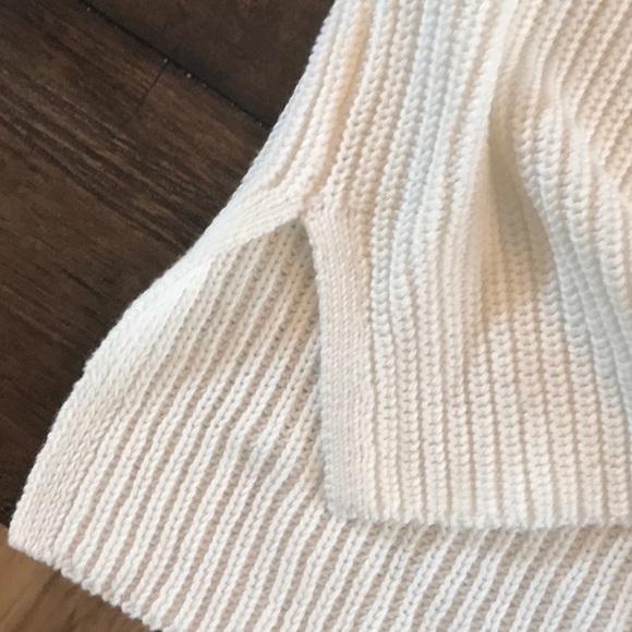 Cabi V-Neck Cable Sweater- Small - Picture 4 of 7